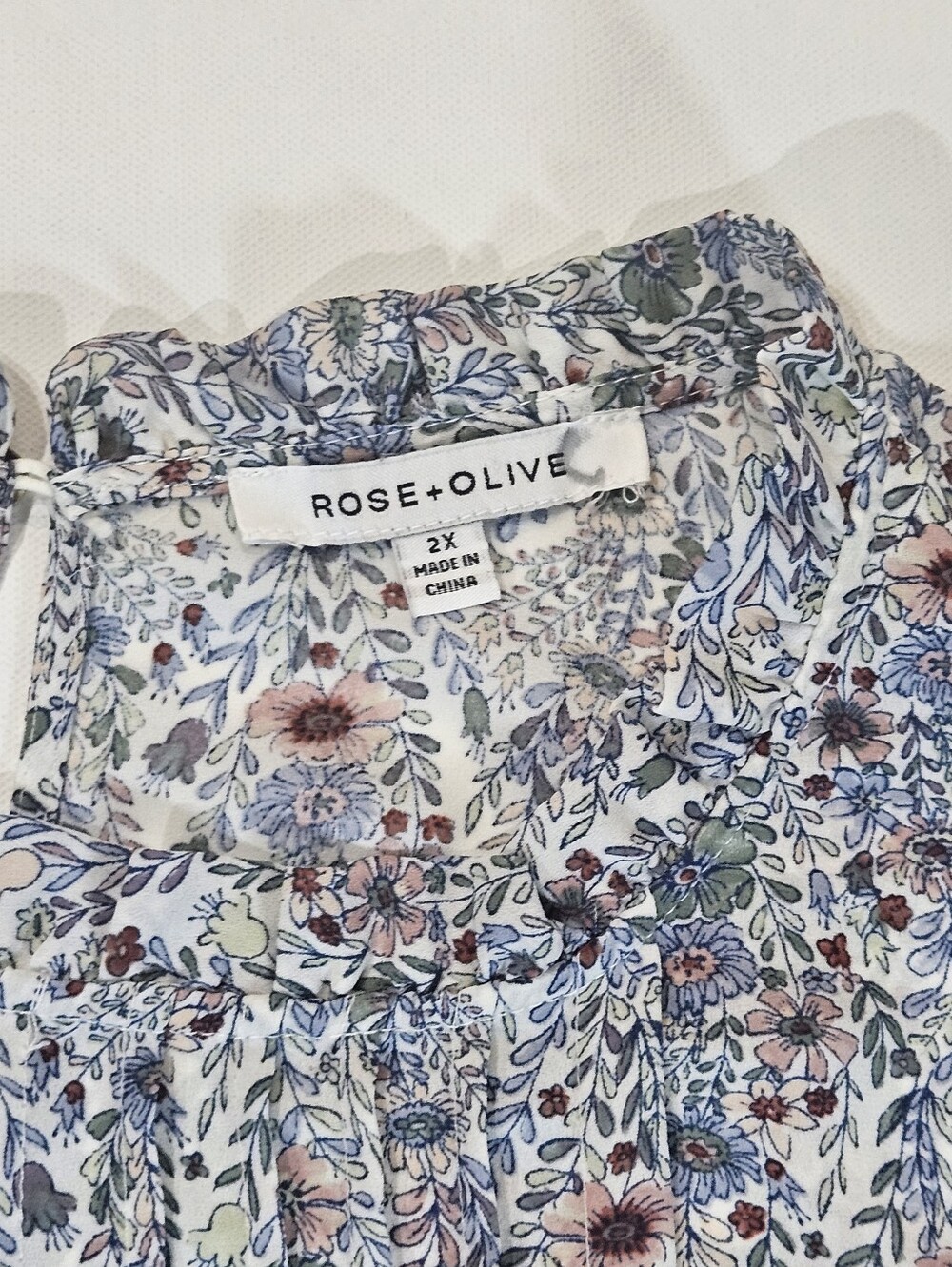 Rose & Olive Pintuck Blouse Womens 2X Blue Green Ditsy Floral Cottagecore - Picture 3 of 7